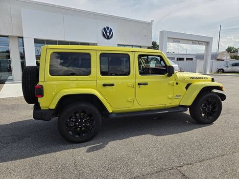 Used 2023 Jeep Wrangler Unlimited Sahara w/ Cold Weather Group AWD/4WD image 9