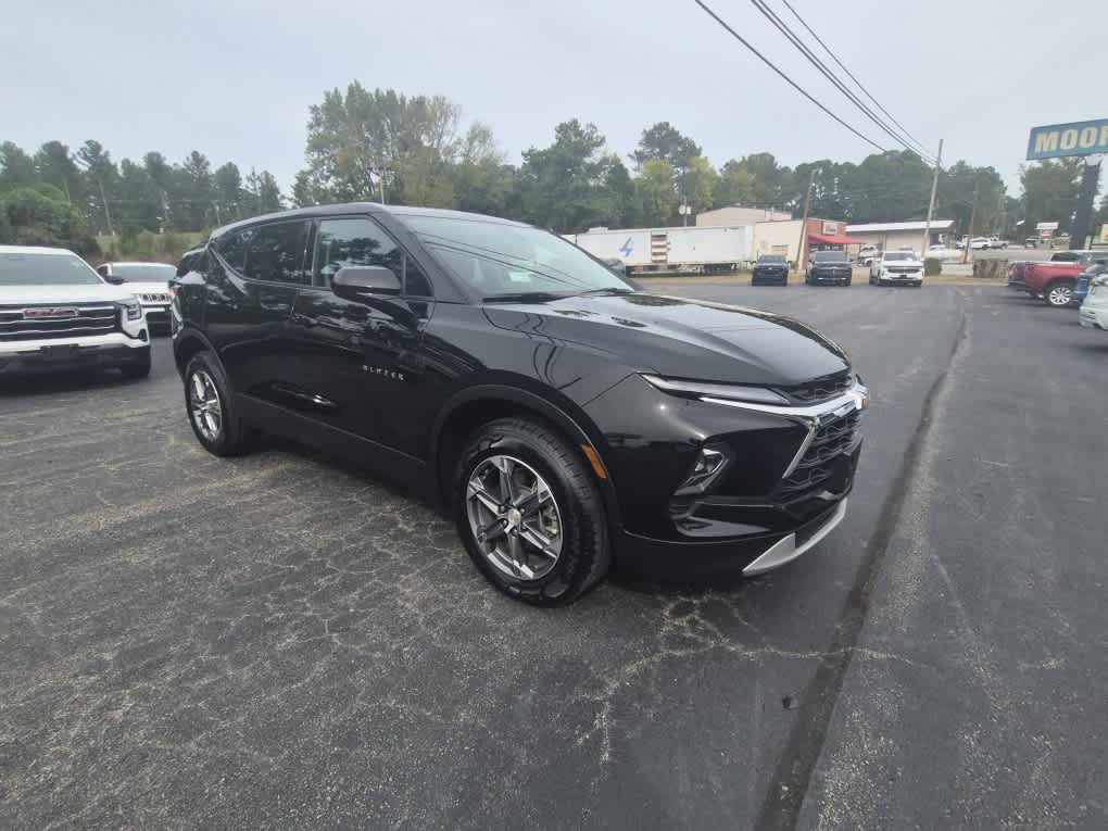 Used 2025 Chevrolet Blazer LT FWD image 9