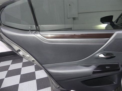 Used 2019 Lexus ES 300h w/ Accessory Package FWD image 26