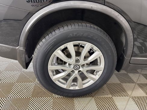 Used 2018 Nissan Rogue SV w/ Premium Package image 32