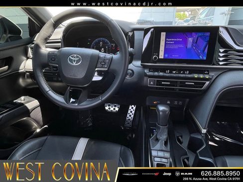 Used 2025 Toyota Camry SE w/ Convenience Package FWD image 22