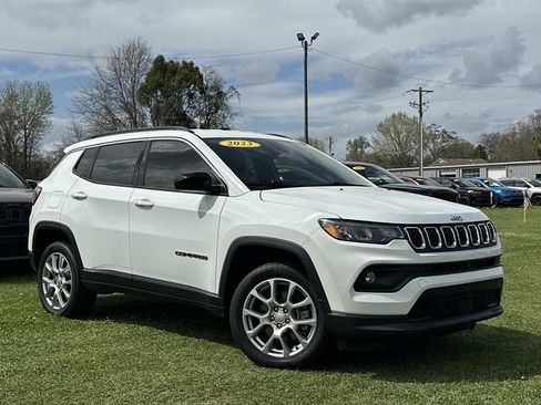 Used 2023 Jeep Compass Latitude AWD/4WD image 13