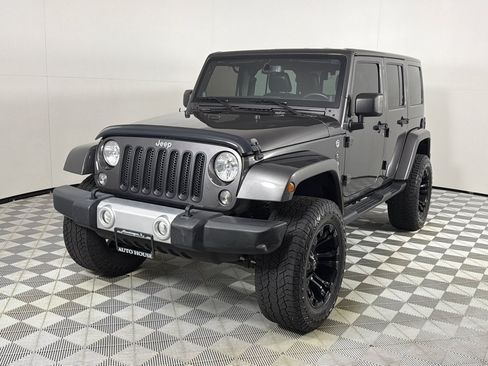 Used 2014 Jeep Wrangler Unlimited Sahara w/ Max Tow Package AWD/4WD image 10