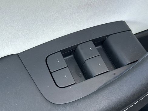 Used 2022 Tesla Model Y Performance image 15