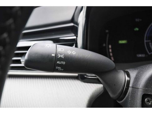Used 2025 Toyota Camry SE w/ Multimedia Upgrade Package FWD image 17