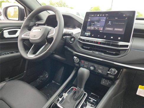 New 2026 Jeep Compass Latitude image 8