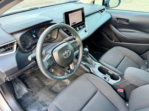 Used 2025 Toyota Corolla LE image 8