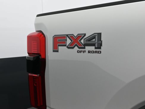 Used 2024 Ford F250 Platinum w/ FX4 Off-Road Package AWD/4WD image 49