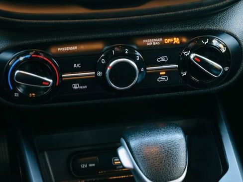 Used 2022 Kia Soul LX image 26