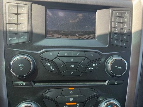 Used 2017 Ford Fusion SE w/ Equipment Group 201A image 7