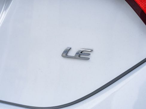 Used 2015 Toyota Corolla LE image 7