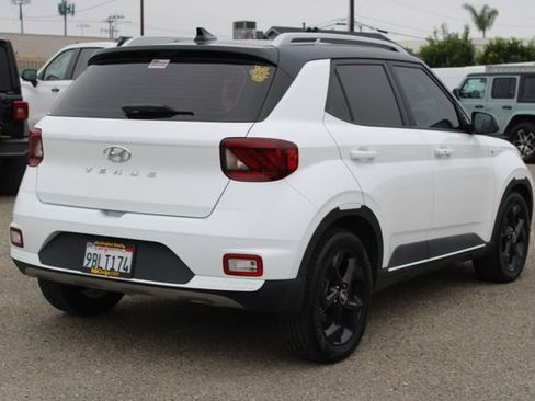 Used 2022 Hyundai Venue Limited FWD image 4