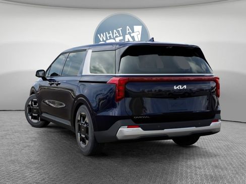 New 2026 Kia Carnival EX FWD image 4