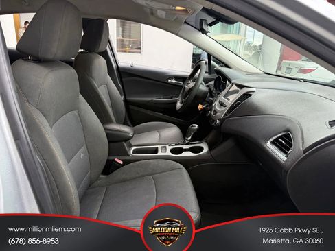 Used 2018 Chevrolet Cruze LS FWD image 18