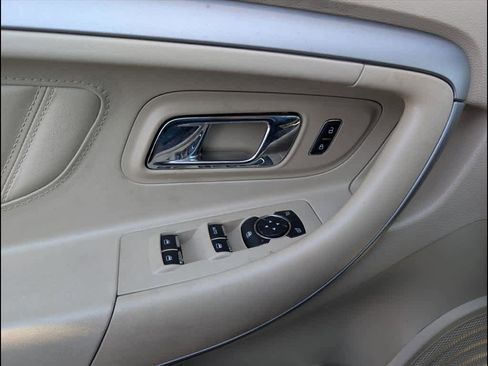 Used 2015 Ford Taurus SEL image 14