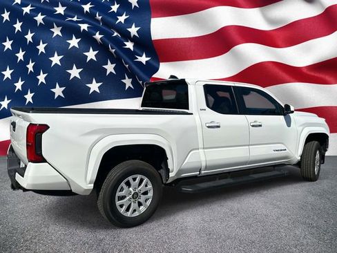 Used 2025 Toyota Tacoma SR5 image 9