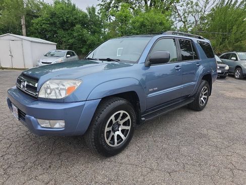 Used 2005 Toyota 4Runner SR5 AWD/4WD image 2
