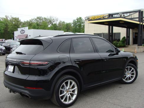 Used 2021 Porsche Cayenne AWD/4WD image 6