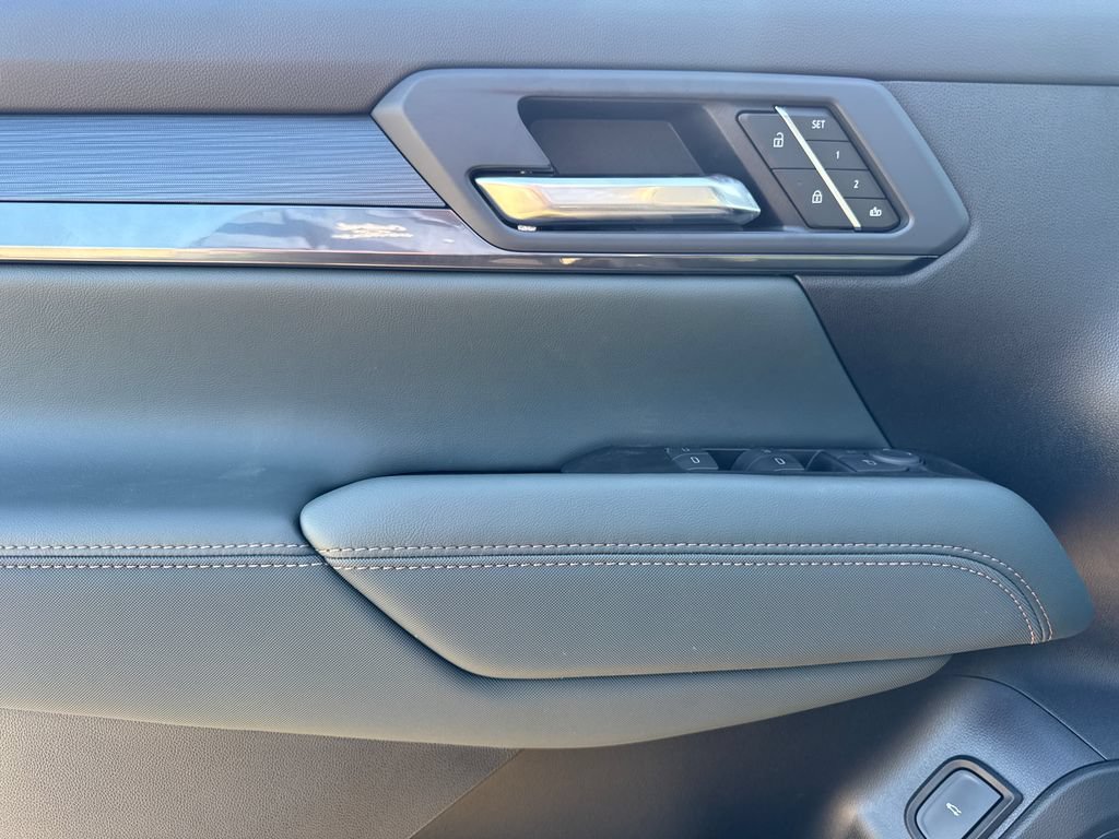 New 2027 GMC Terrain AT4 w/ Convenience Package III AWD/4WD image 16