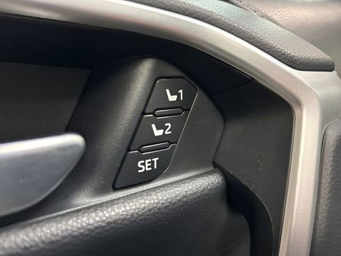 Used 2019 Toyota RAV4 Limited image 36
