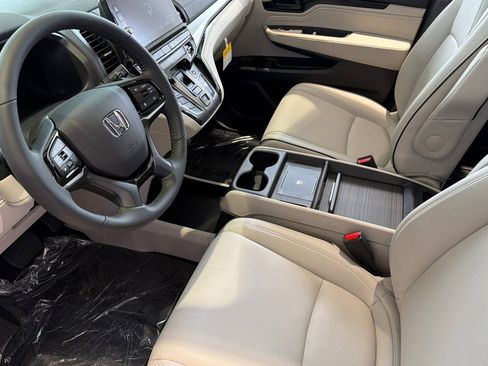 New 2026 Honda Odyssey Touring image 9