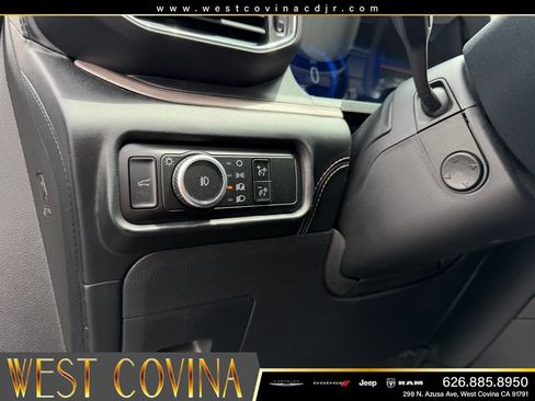 Used 2024 Ford Explorer Platinum w/ Technology Package AWD/4WD image 15