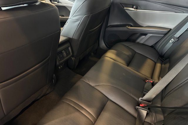 Used 2026 Toyota Camry SE w/ Convenience Package FWD image 14