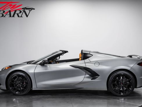 Used 2023 Chevrolet Corvette Stingray Preferred Cpe w/ Z51 Performance Package RWD image 2