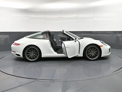 Certified 2019 Porsche 911 Targa 4 AWD/4WD image 35