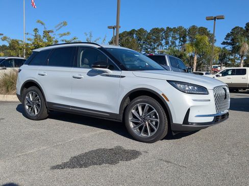 New 2026 Lincoln Corsair Premiere image 3