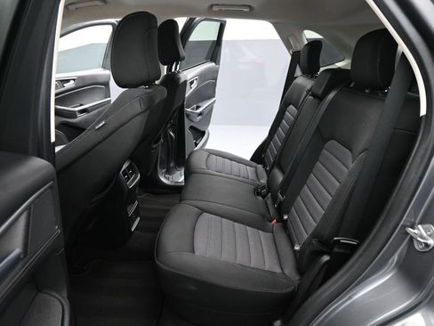 Certified 2022 Ford Edge SE w/ Black Appearance Package image 18