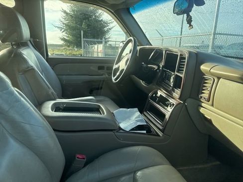 Used 2003 Chevrolet Suburban LT w/ LT Preferred Equipment Group image 4