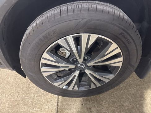 Used 2022 Nissan Rogue SV image 9