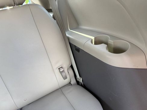 Used 2012 Toyota Sienna XLE FWD image 28