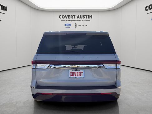 Used 2023 Lincoln Navigator L Reserve image 4