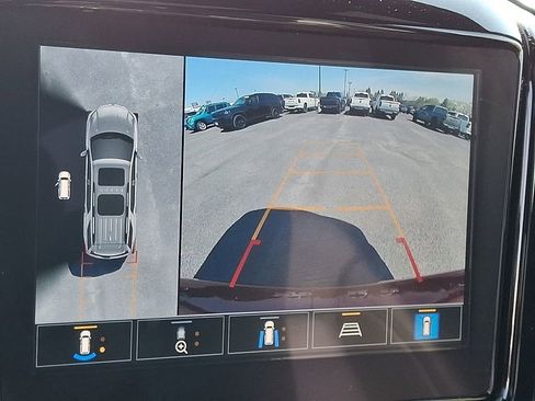 Used 2023 Chevrolet Traverse RS image 25