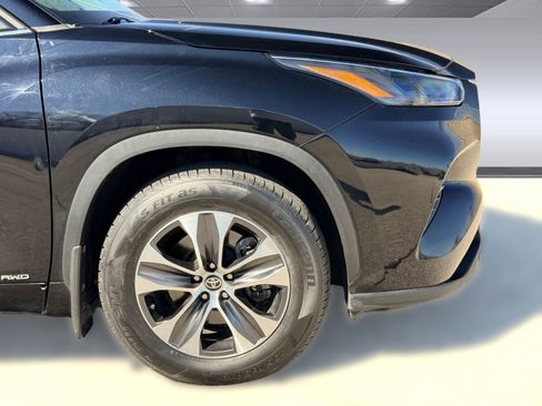 Used 2023 Toyota Highlander XLE image 9