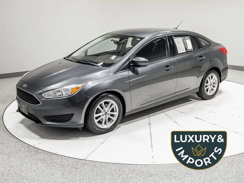 Used 2018 Ford Focus SE FWD image 1