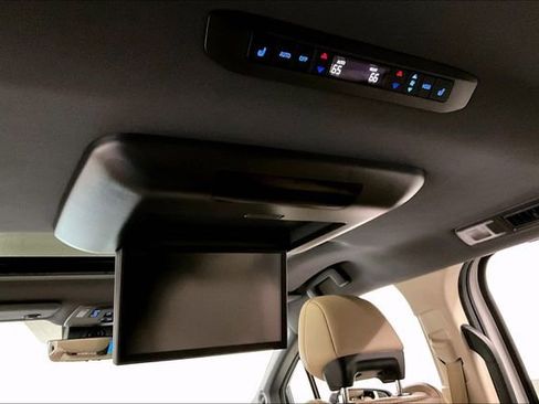 Used 2022 Toyota Sienna Limited image 30