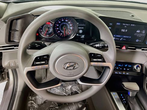 Used 2023 Hyundai Elantra SEL FWD image 11