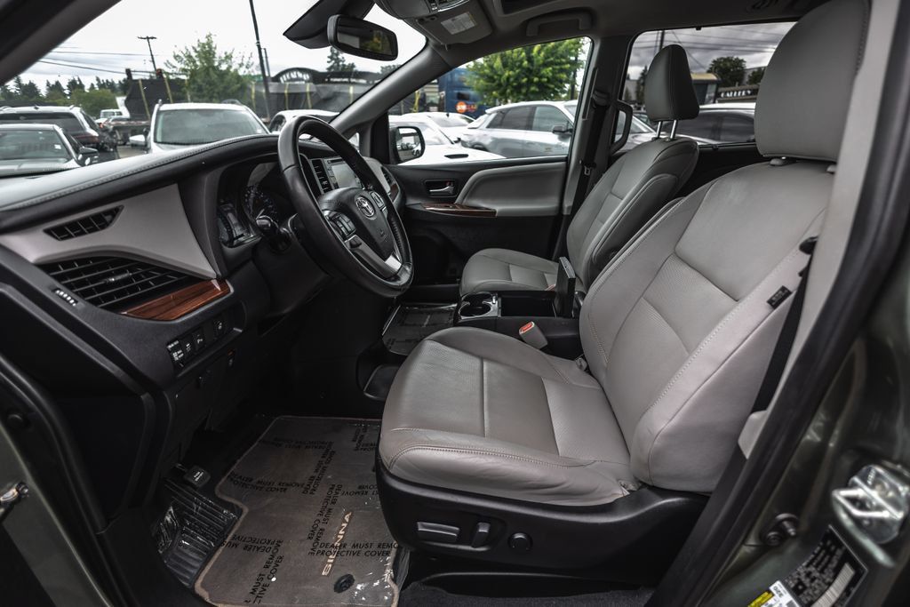 Used 2020 Toyota Sienna Limited AWD/4WD image 17