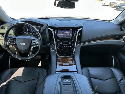 Used 2020 Cadillac Escalade Luxury AWD/4WD image 15