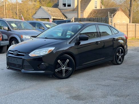 Used 2014 Ford Focus S FWD image 3
