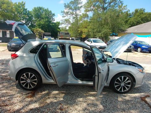 Used 2019 Hyundai Elantra GT FWD image 27