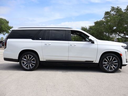 Used 2023 Cadillac Escalade ESV Sport Platinum w/ Heavy-Duty Trailer Package AWD/4WD image 6
