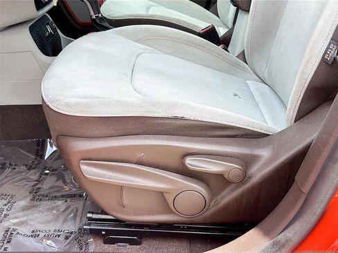 Used 2015 Jeep Renegade Latitude FWD image 18