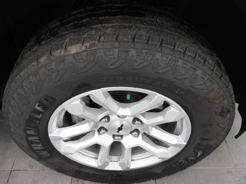 Used 2024 Chevrolet Silverado 1500 RST AWD/4WD image 3