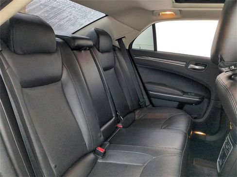 Used 2018 Chrysler 300 Limited image 40