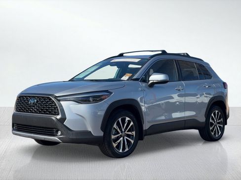 Used 2024 Toyota Corolla Cross XLE w/ Convenience Package image 2