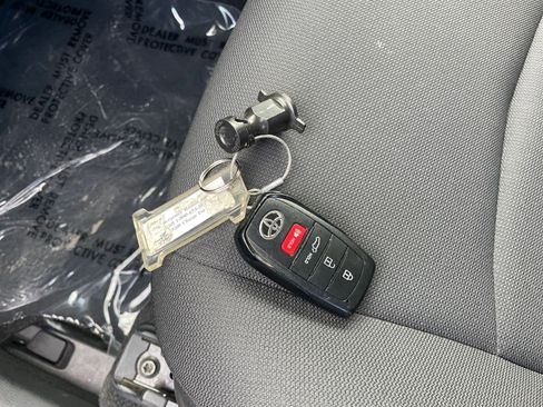 Used 2025 Toyota Corolla Cross LE image 22